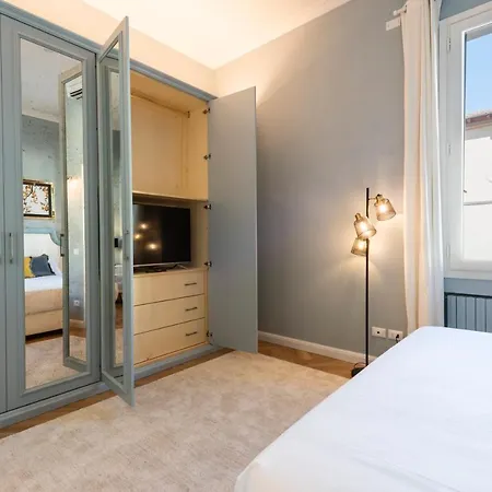 Apartamento Dimora San Frediano, Oltrarno's Gem With Patio