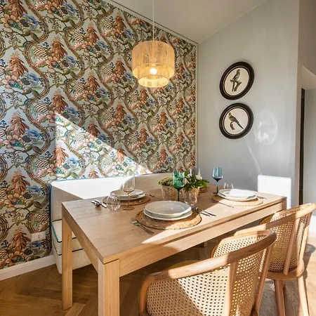 Apartamento Dimora San Frediano, Oltrarno's Gem With Patio