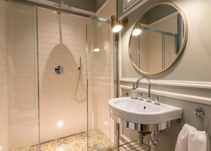 Dimora San Frediano, Oltrarno's Gem With Patio Apartment