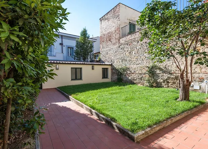 Dimora San Frediano, Oltrarno's Gem With Patio *