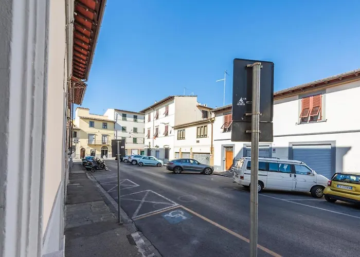Dimora San Frediano, Oltrarno's Gem With Patio Florence