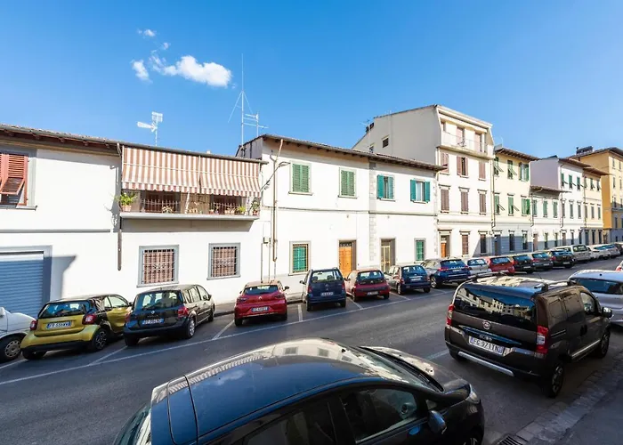 Apartment Dimora San Frediano, Oltrarno's Gem With Patio Florence