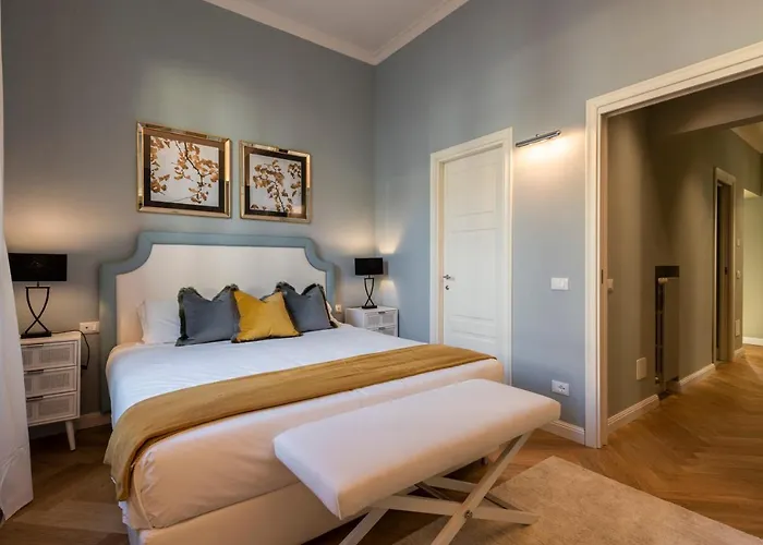 Dimora San Frediano, Oltrarno's Gem With Patio Apartment *