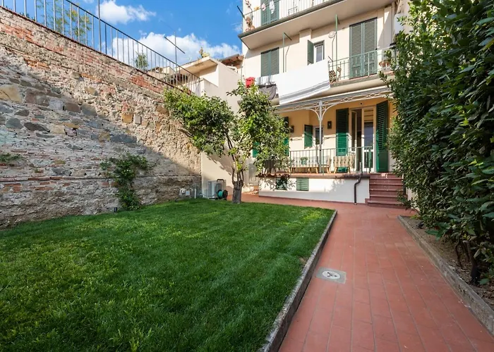 Apartment Dimora San Frediano, Oltrarno's Gem With Patio Florence