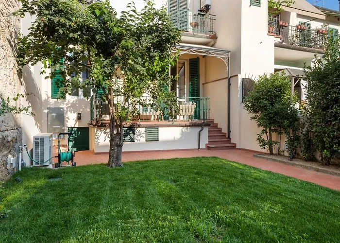 Dimora San Frediano, Oltrarno's Gem With Patio Florence