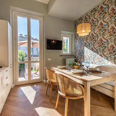 Dimora San Frediano, Oltrarno's Gem With Patio 아파트 피렌체