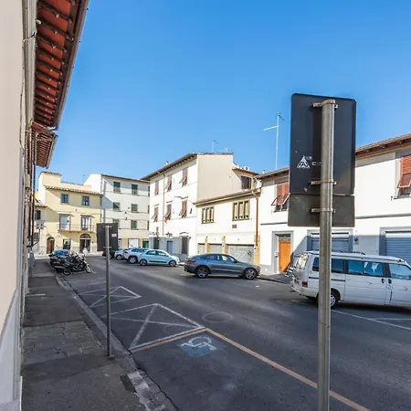 Dimora San Frediano, Oltrarno's Gem With Patio 피렌체