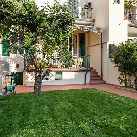 Dimora San Frediano, Oltrarno's Gem With Patio 피렌체